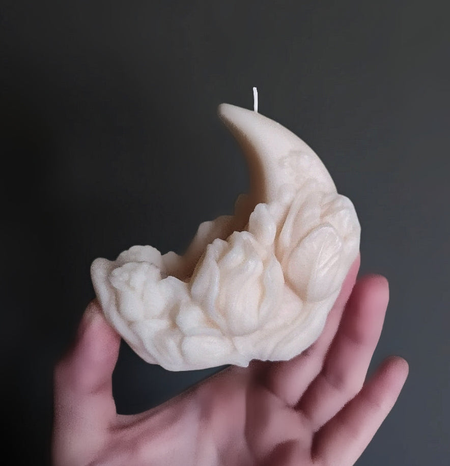 Tulip Bloom Crescent Candle