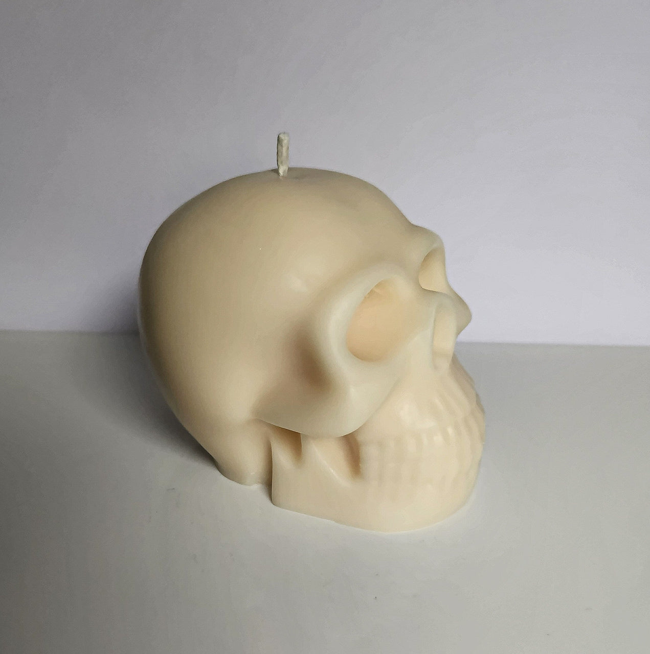 Gloomy Grin Skull Candle