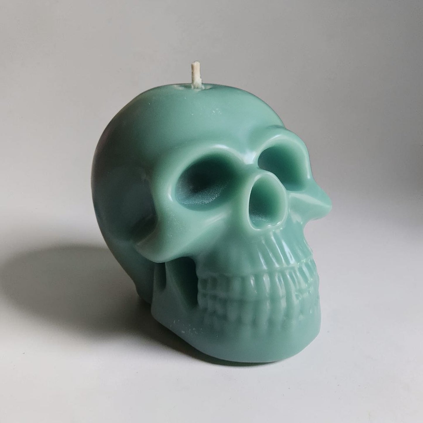 Seafoam Gloomy Grin Skull Candle