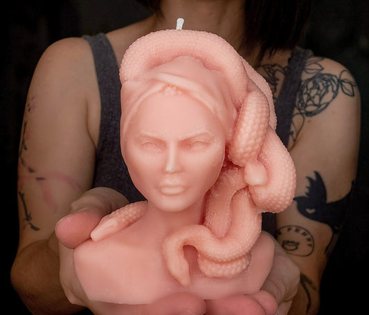 Peach Petrification: The Medusa Candle