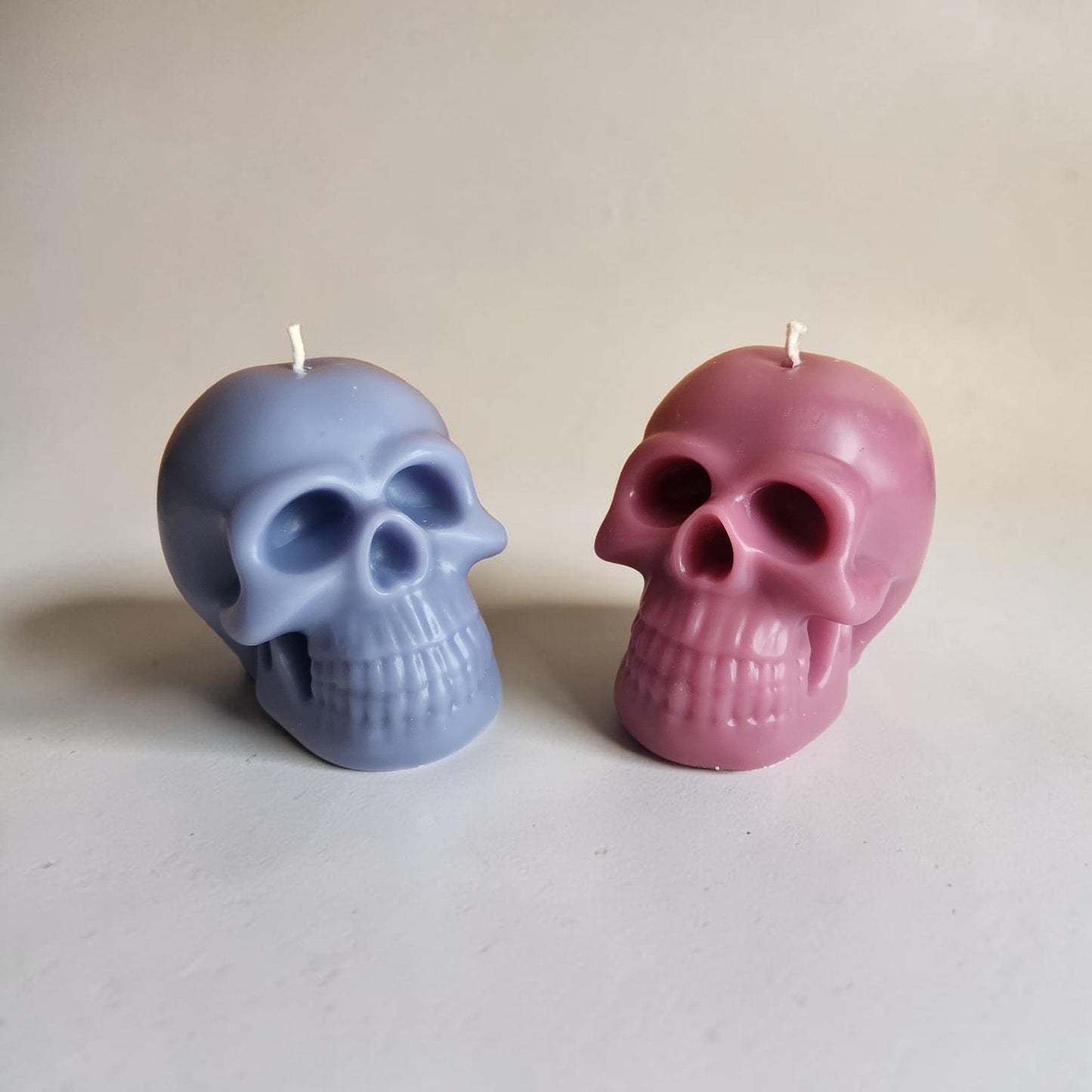 Orchid Gloomy Grin Skull Candle