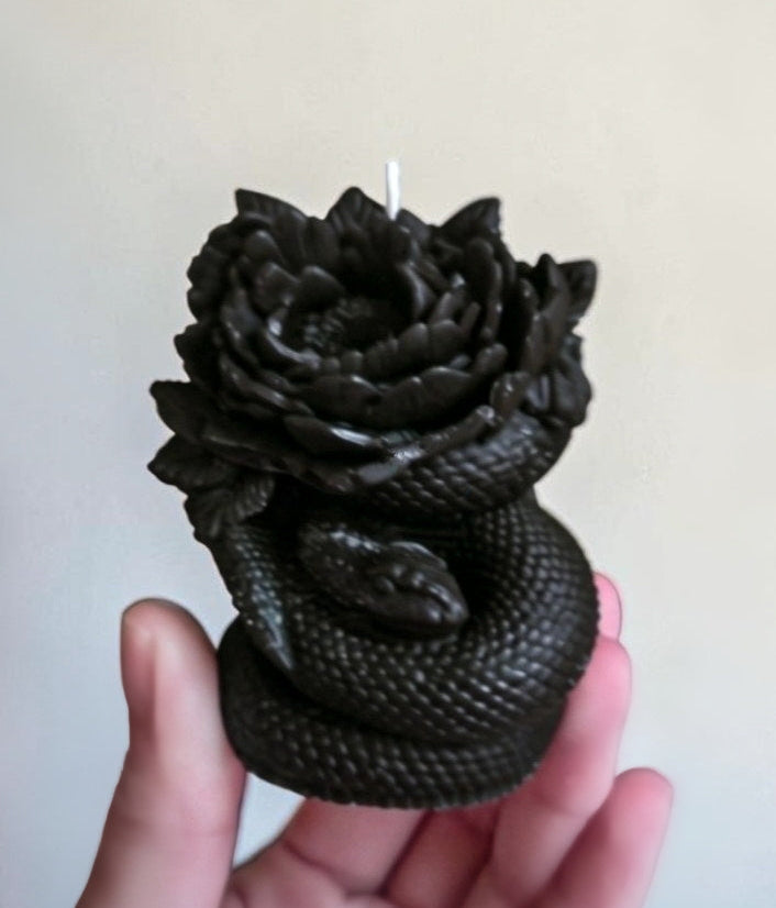 Nocturne Camellia Snake Candle