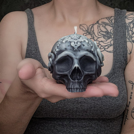 Eternal Mourning: Shadow Bloom Skull Candle